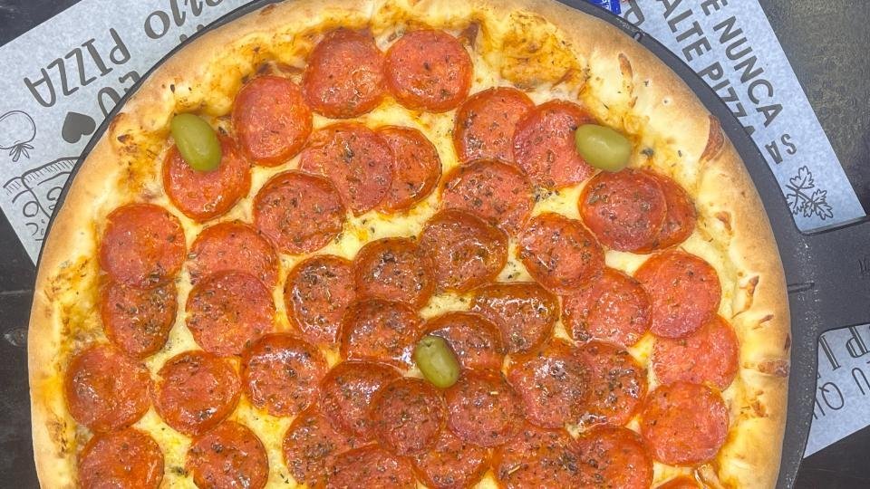 Pepperoni Santa Pizza Dourados