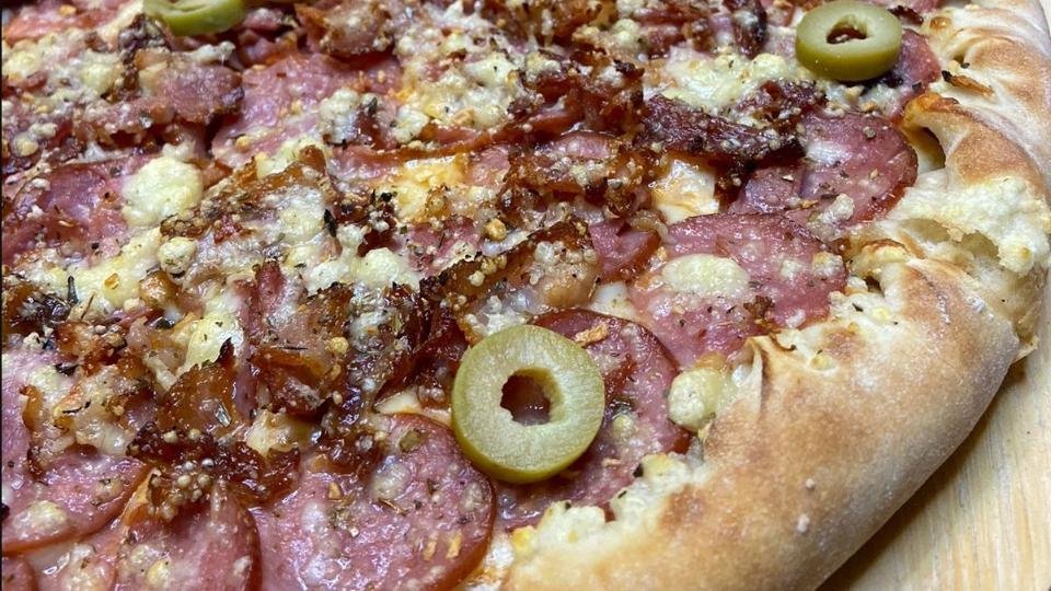 Santa Calabresa Santa Pizza Dourados